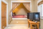 Guest Bunk Room with Twin/Full Bunk Bed, Twin Bed & Built in Twin Bed Nook